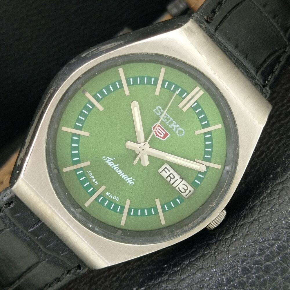 Vintage 1980 Seiko Automatic Mens Silver Watch W/daydate & Silver Accents